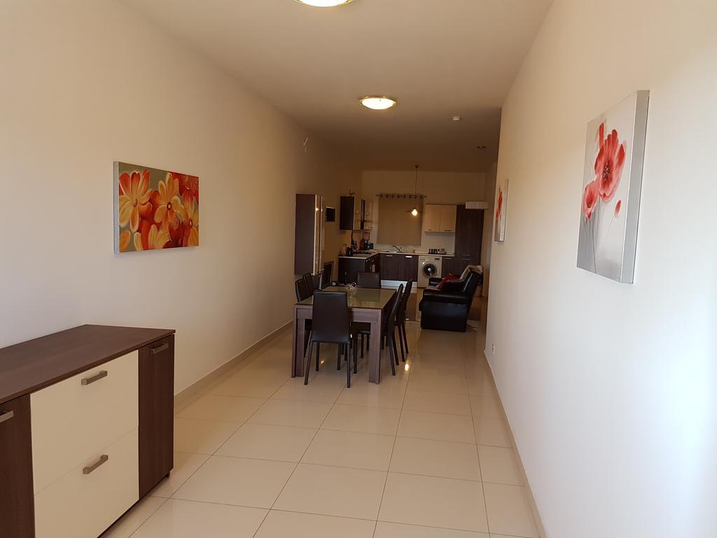 Maisonette Hotel Luqa Buitenkant foto